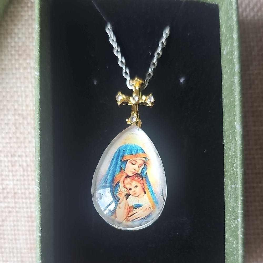 NIB Acrylic Double Sided Mother Mary Holding Baby Jesus Necklace